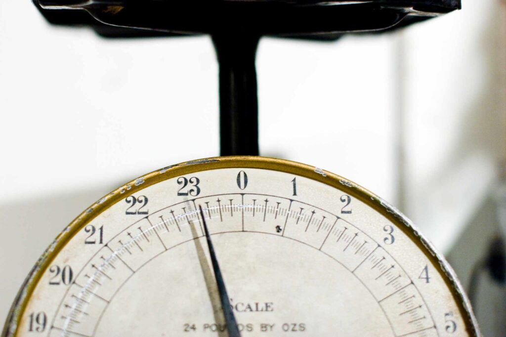 Picture of an antique scale of 24 pounds in by ozs